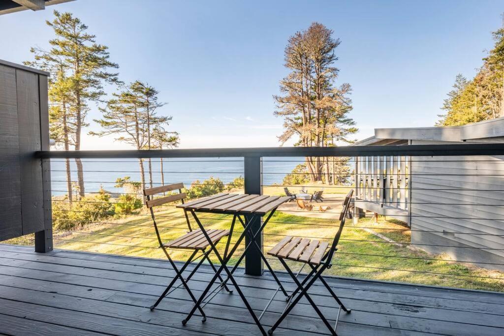 Driftwood Lodge ~ 5 Bedroom / 7 Bath ~ 30-Acre Private Estate On Hwy 1 ~ Hot Tub ~ Oceanview ~ Reunions & Retreats Walsh Landing Exterior photo