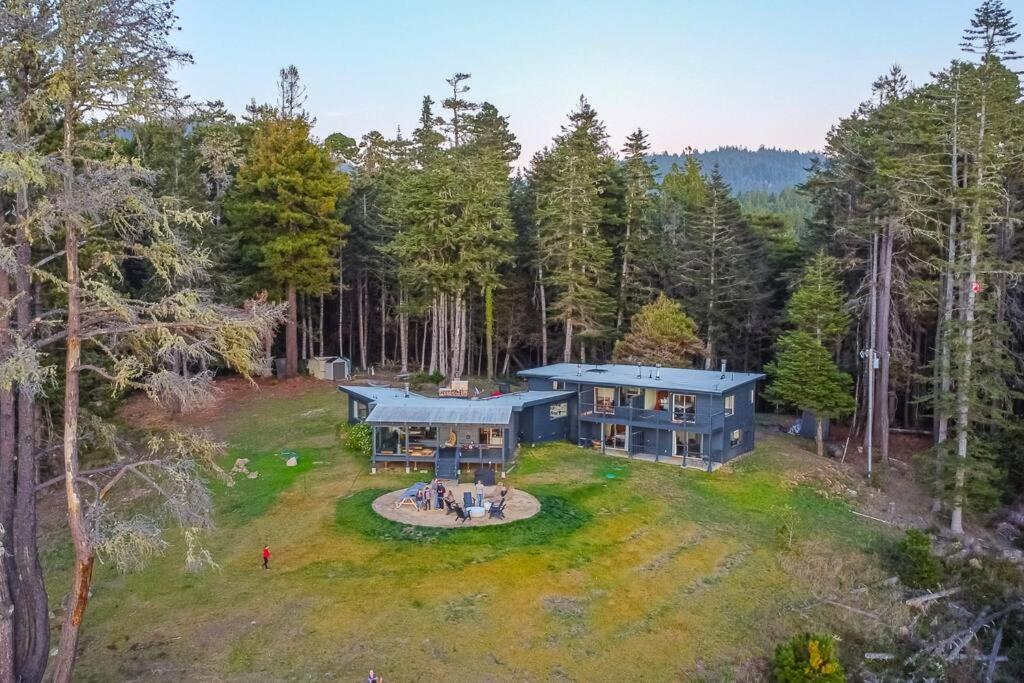 Driftwood Lodge ~ 5 Bedroom / 7 Bath ~ 30-Acre Private Estate On Hwy 1 ~ Hot Tub ~ Oceanview ~ Reunions & Retreats Walsh Landing Exterior photo