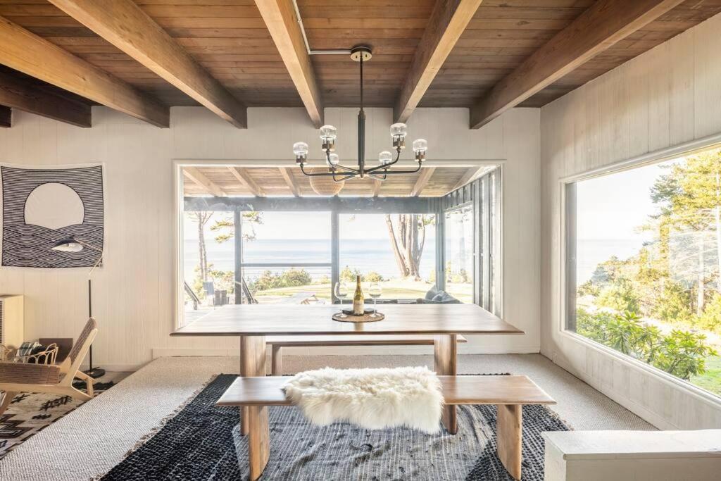Driftwood Lodge ~ 5 Bedroom / 7 Bath ~ 30-Acre Private Estate On Hwy 1 ~ Hot Tub ~ Oceanview ~ Reunions & Retreats Walsh Landing Exterior photo