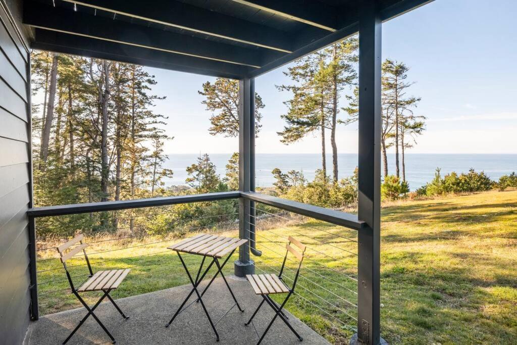 Driftwood Lodge ~ 5 Bedroom / 7 Bath ~ 30-Acre Private Estate On Hwy 1 ~ Hot Tub ~ Oceanview ~ Reunions & Retreats Walsh Landing Exterior photo