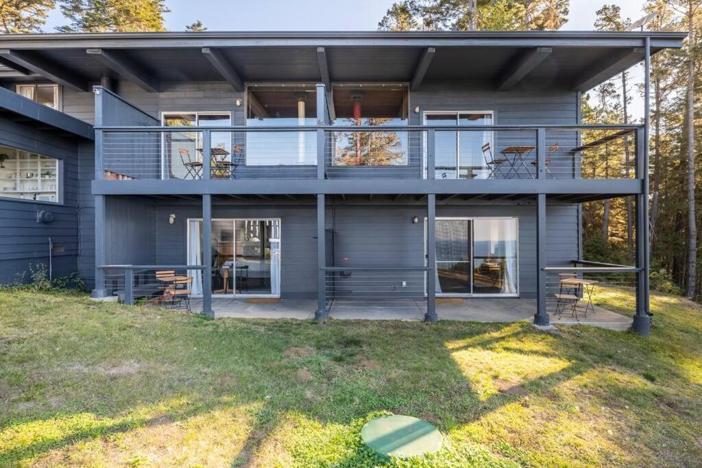 Driftwood Lodge ~ 5 Bedroom / 7 Bath ~ 30-Acre Private Estate On Hwy 1 ~ Hot Tub ~ Oceanview ~ Reunions & Retreats Walsh Landing Exterior photo