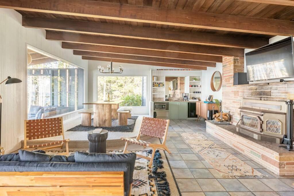 Driftwood Lodge ~ 5 Bedroom / 7 Bath ~ 30-Acre Private Estate On Hwy 1 ~ Hot Tub ~ Oceanview ~ Reunions & Retreats Walsh Landing Exterior photo