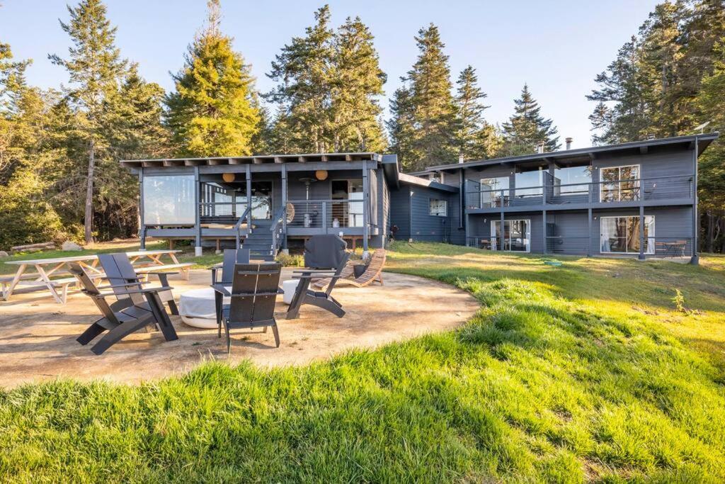 Driftwood Lodge ~ 5 Bedroom / 7 Bath ~ 30-Acre Private Estate On Hwy 1 ~ Hot Tub ~ Oceanview ~ Reunions & Retreats Walsh Landing Exterior photo